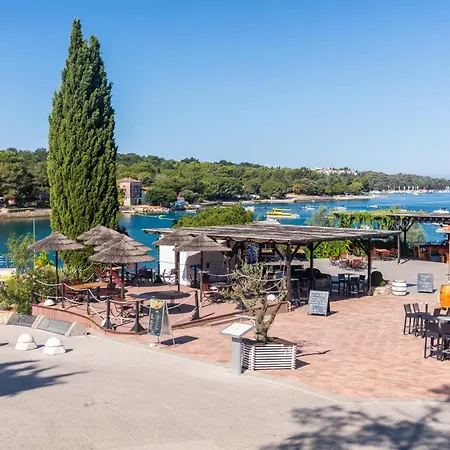 Bijela Uvala - Roan אתר קמפינג *