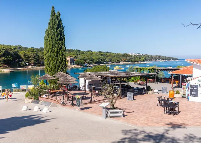 Bijela Uvala - Roan אתר קמפינג *