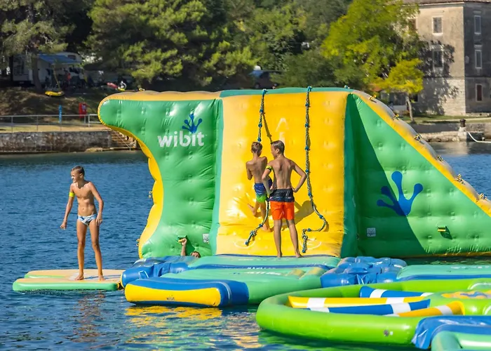 Bijela Uvala - Roan אתר קמפינג פורץ